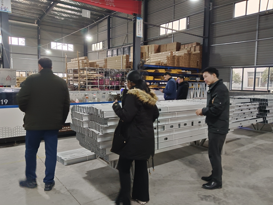 歡迎迪拜合作伙伴到睿婕輕鋼別墅工廠考察,此刻我們將進(jìn)入中東市場！(圖2)
