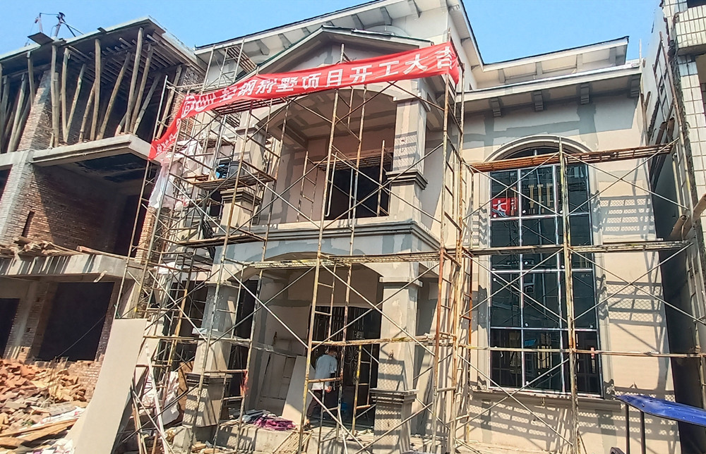 正在搭建的輕鋼別墅